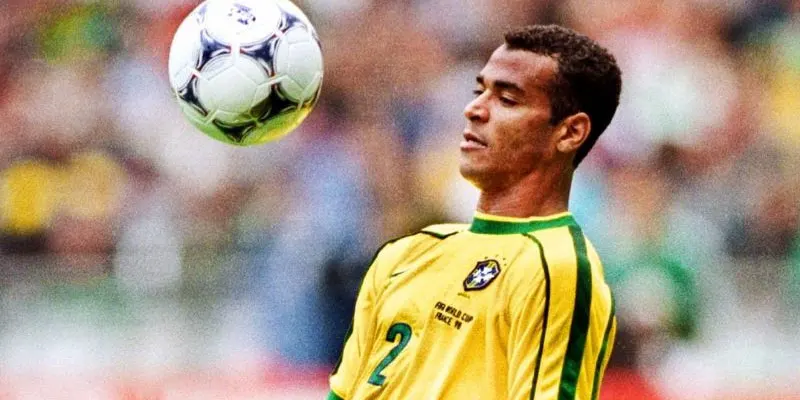 Cafu là hình mẫu giải nghĩa cho wingback là gì đúng chuẩn
